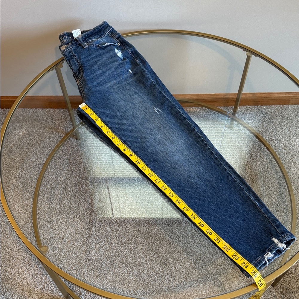 Time and Tru Mid-Rise Distressed Jeans Size 4 - Picture 8 of 16